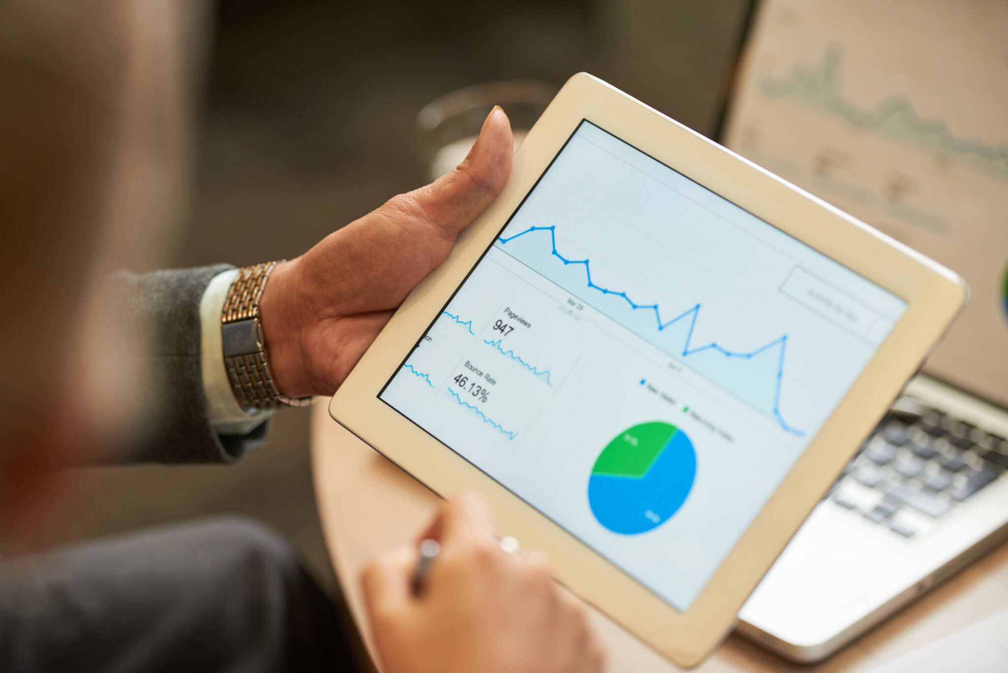 Image illustrating the use of Google Analytics to enhance content marketing strategies for law firms